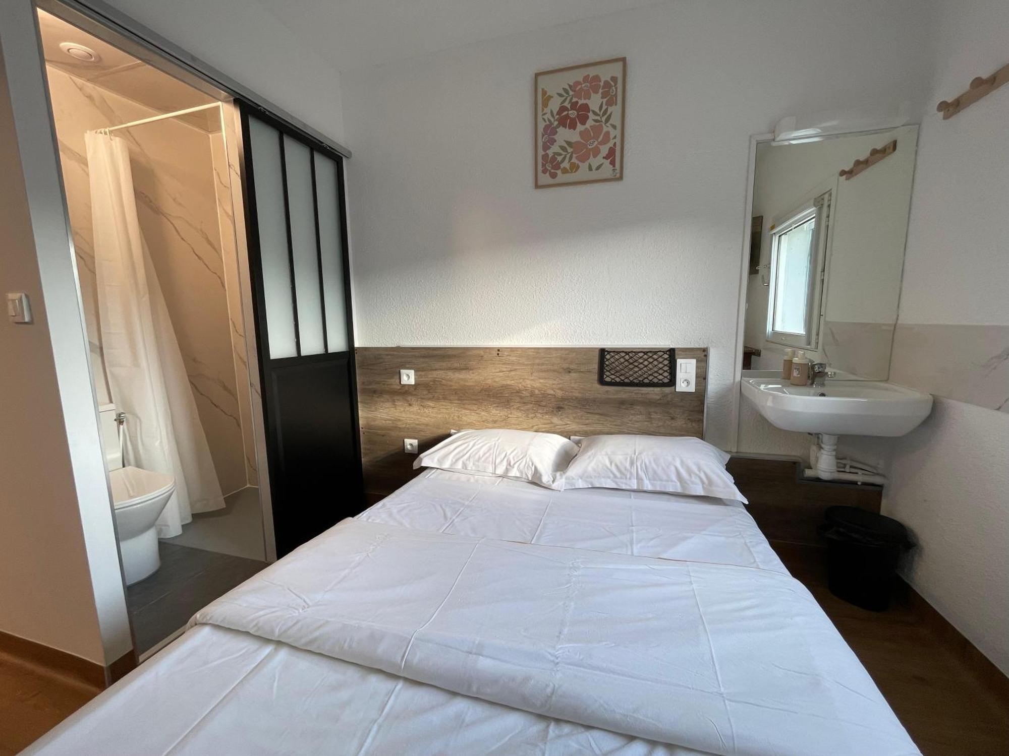 Hotel Thania Frontignan ภายนอก รูปภาพ