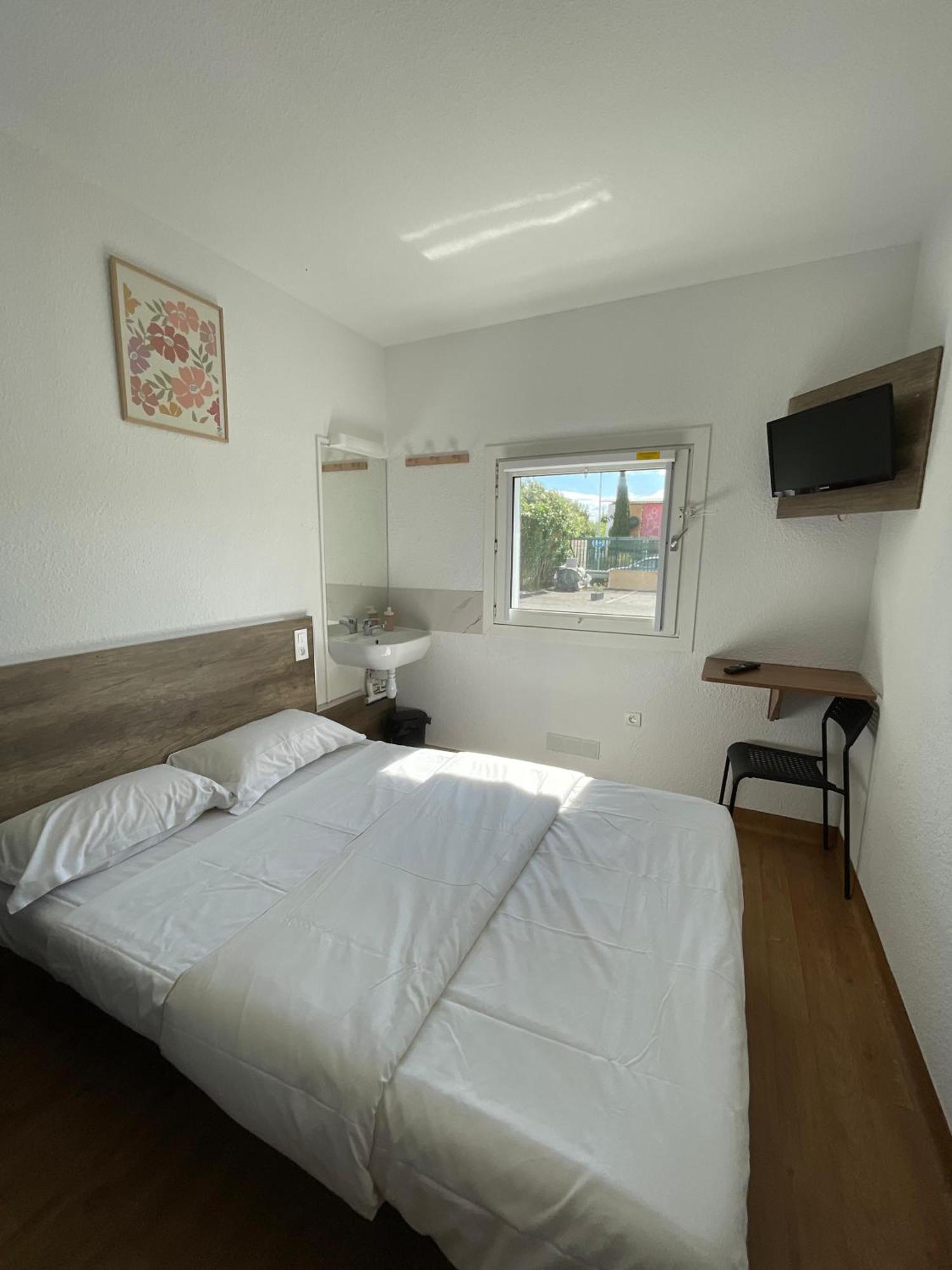 Hotel Thania Frontignan ภายนอก รูปภาพ