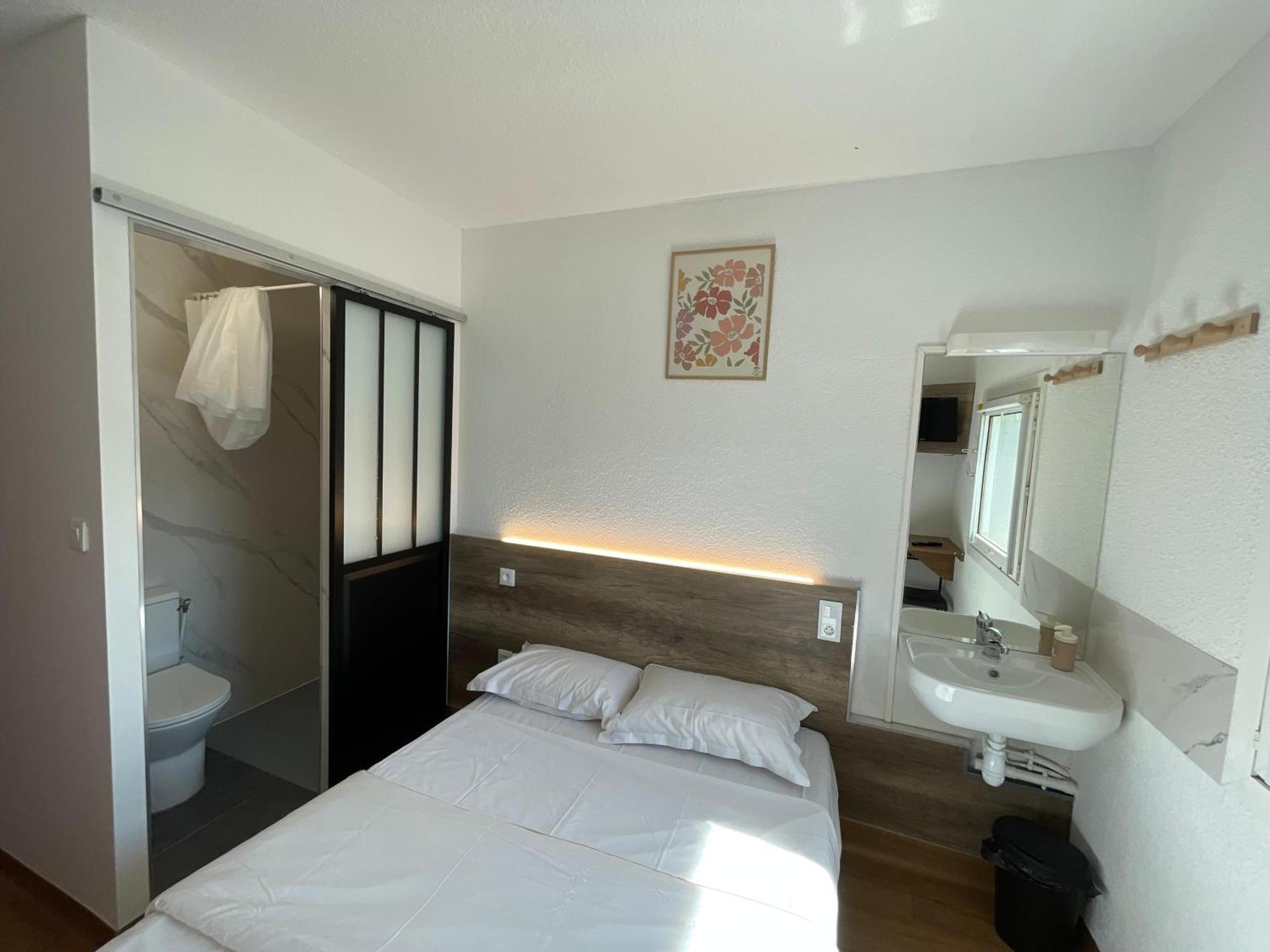 Hotel Thania Frontignan ภายนอก รูปภาพ