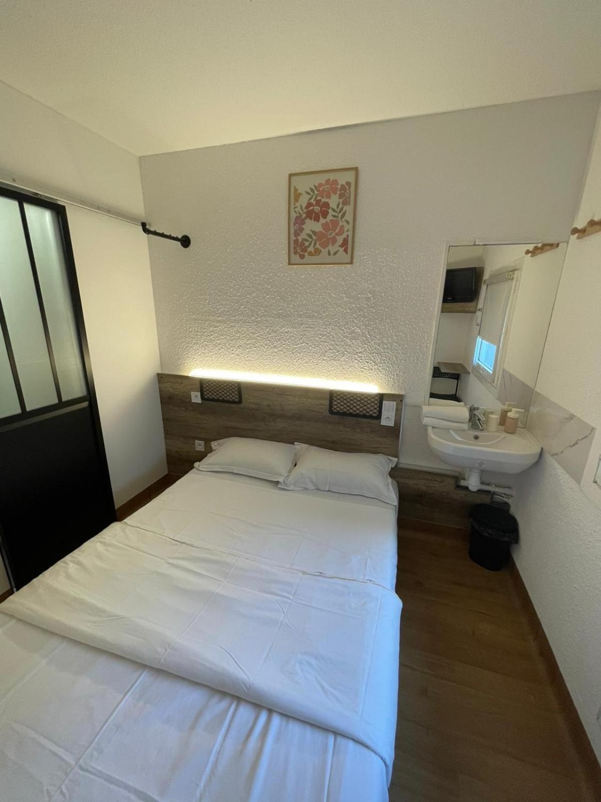 Hotel Thania Frontignan ภายนอก รูปภาพ
