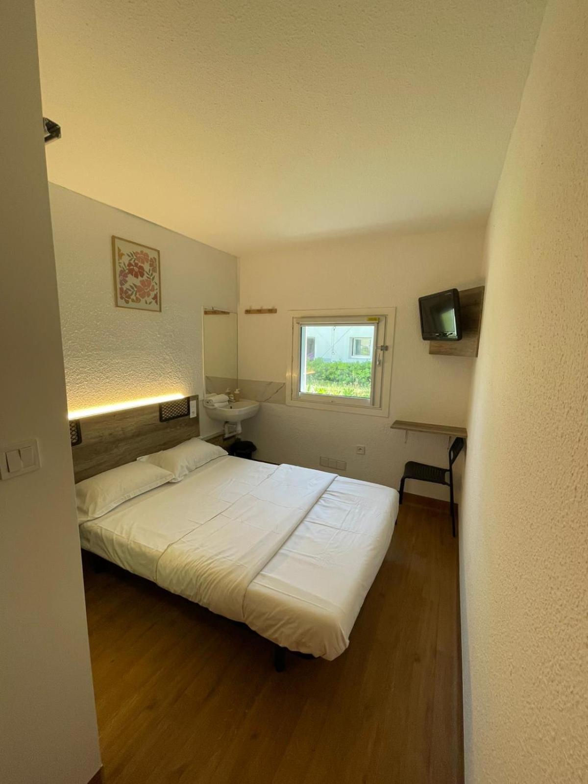 Hotel Thania Frontignan ภายนอก รูปภาพ