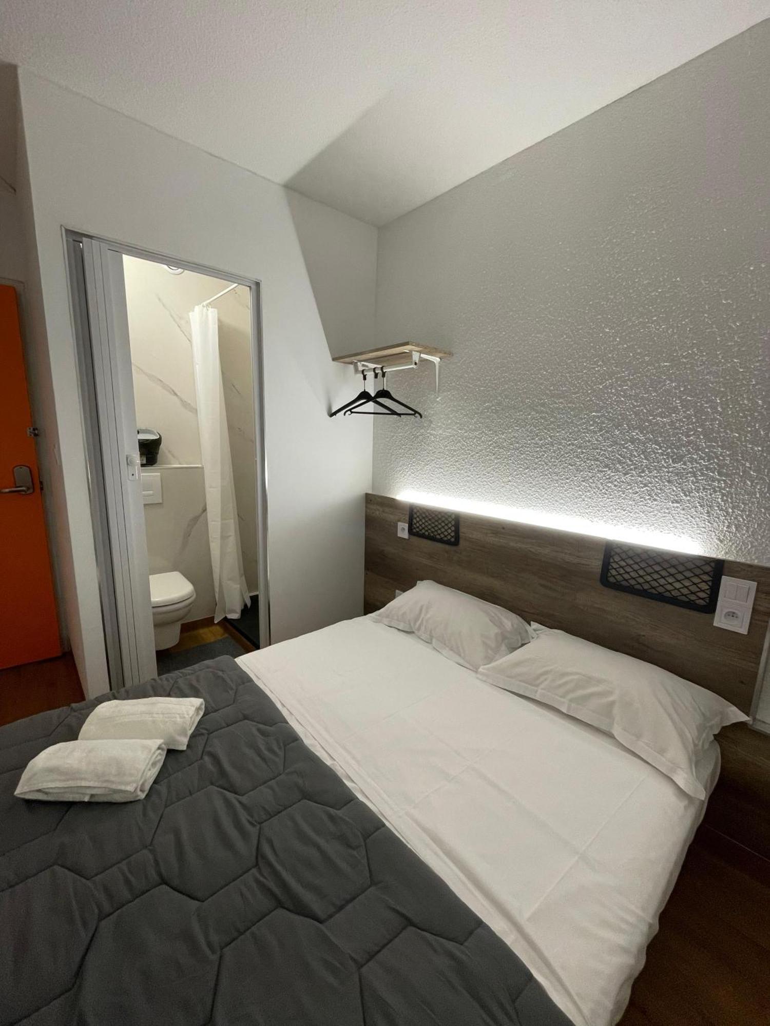 Hotel Thania Frontignan ภายนอก รูปภาพ