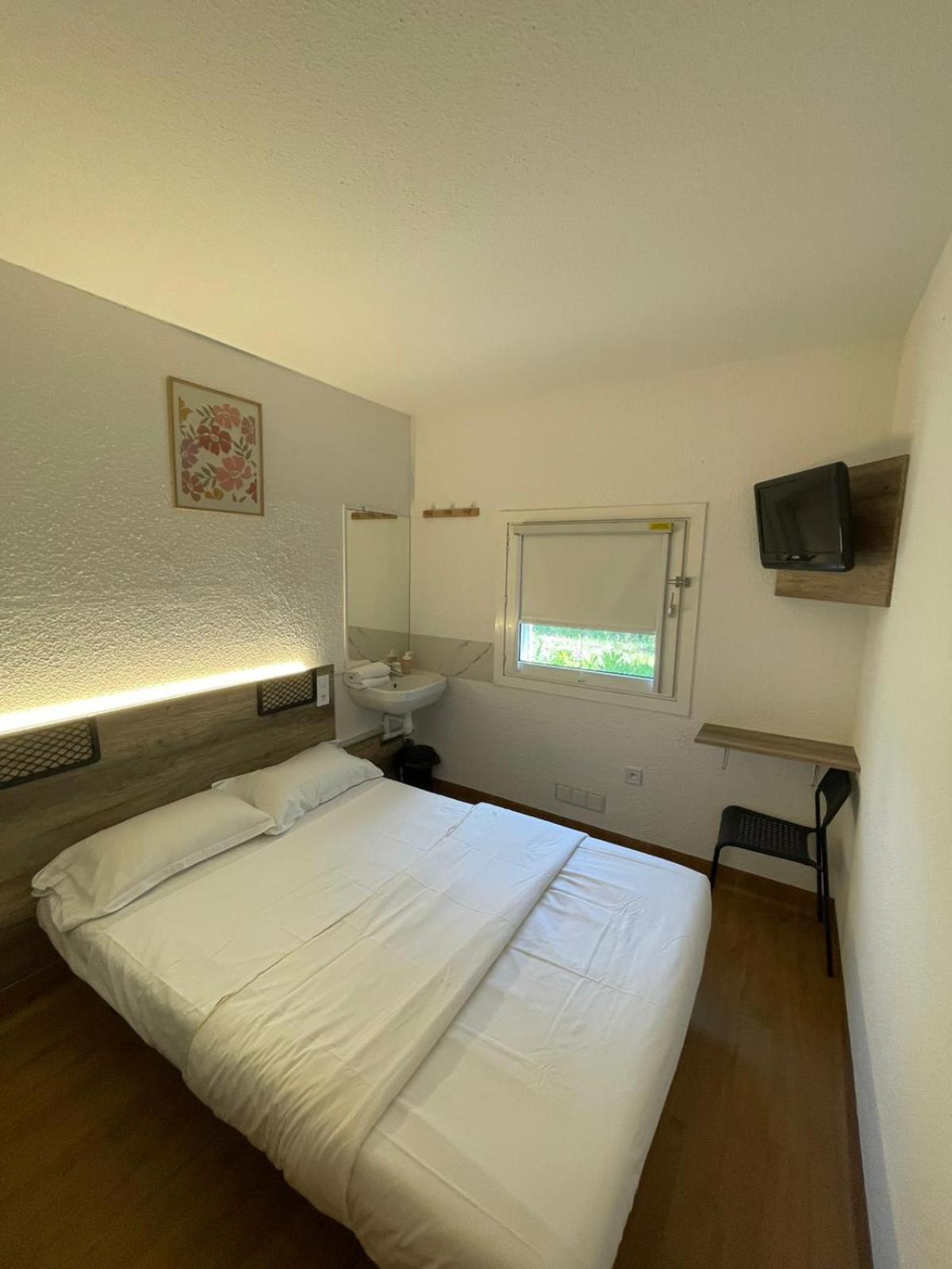 Hotel Thania Frontignan ภายนอก รูปภาพ